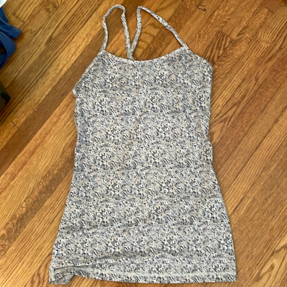 Lululumon tank size 4-6